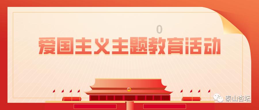 康熙来到孔子墓前，看见碑文迟迟不跪，大臣遮住一字，他立刻下跪